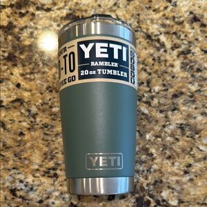 Yeti 20oz tumbler dark green